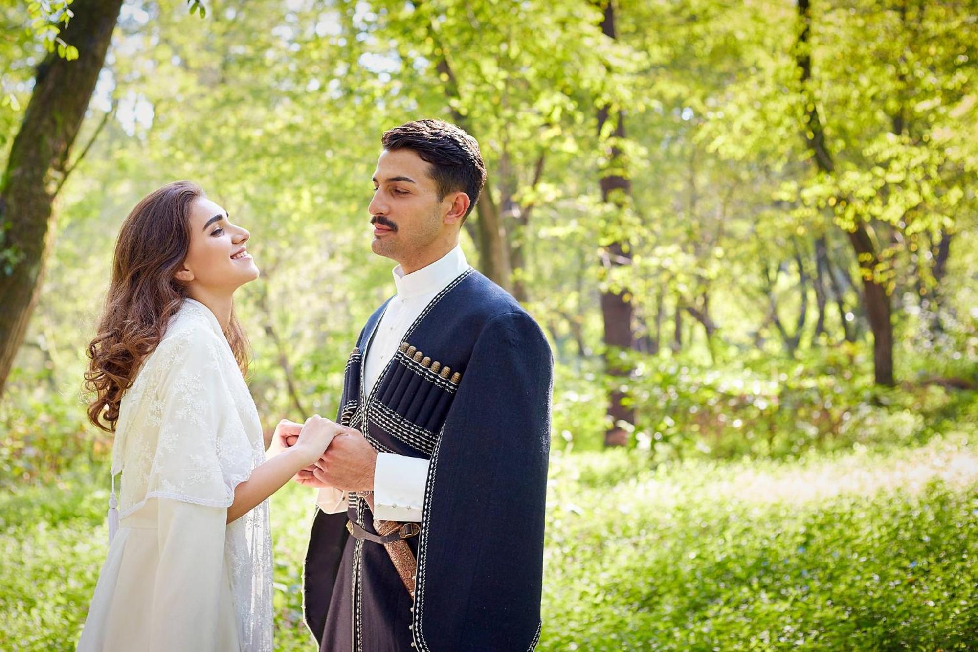 Paragraph Resort & Spa Shekvetili, Autograph Collection Exterior foto Azeri couple in national clothes